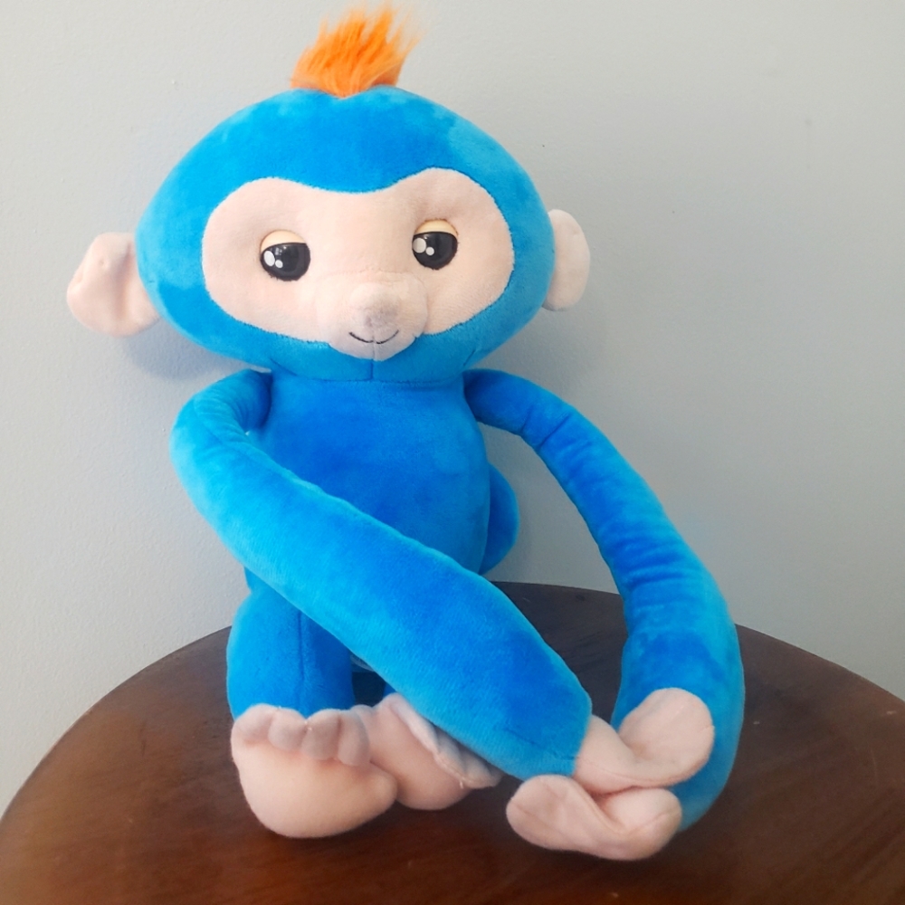 2018 WowWee Blue Fingerling plush